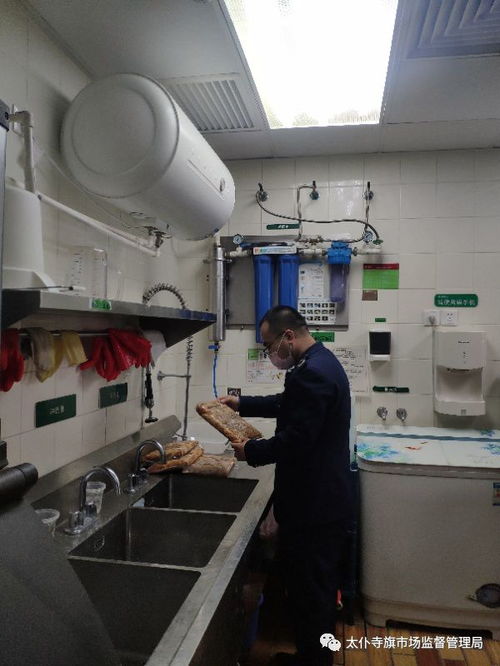 太仆寺旗市監(jiān)局開(kāi)展餐飲服務(wù)食品安全風(fēng)險(xiǎn)隱患拉網(wǎng)式大排查，筑牢群眾飲食安全防線(xiàn)